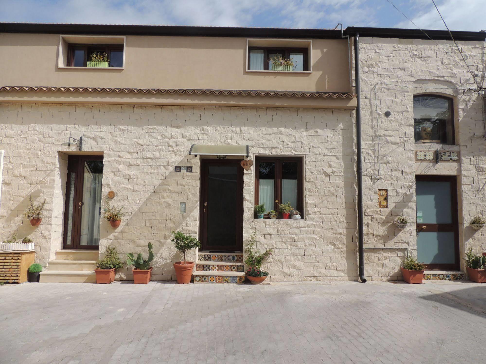 Monolocale L'Abbraccio Apartment Ragusa Exterior photo